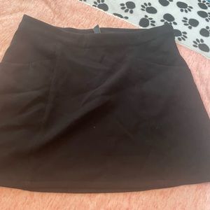 Cute black skirt